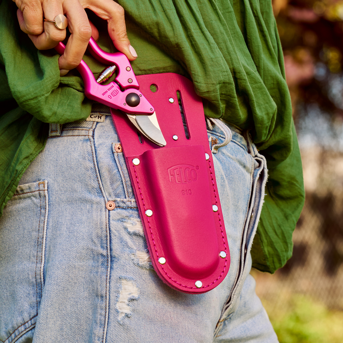 FELCO 910 Pink Passion - Lifestyle - In Action